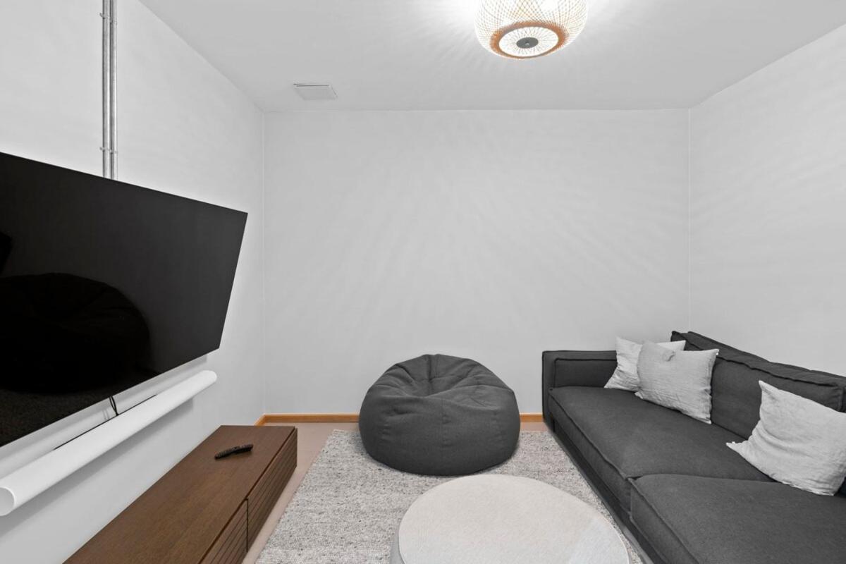גלווה Luxus Meerblick Strand & Sauna & Garten & Heimkino מראה חיצוני תמונה