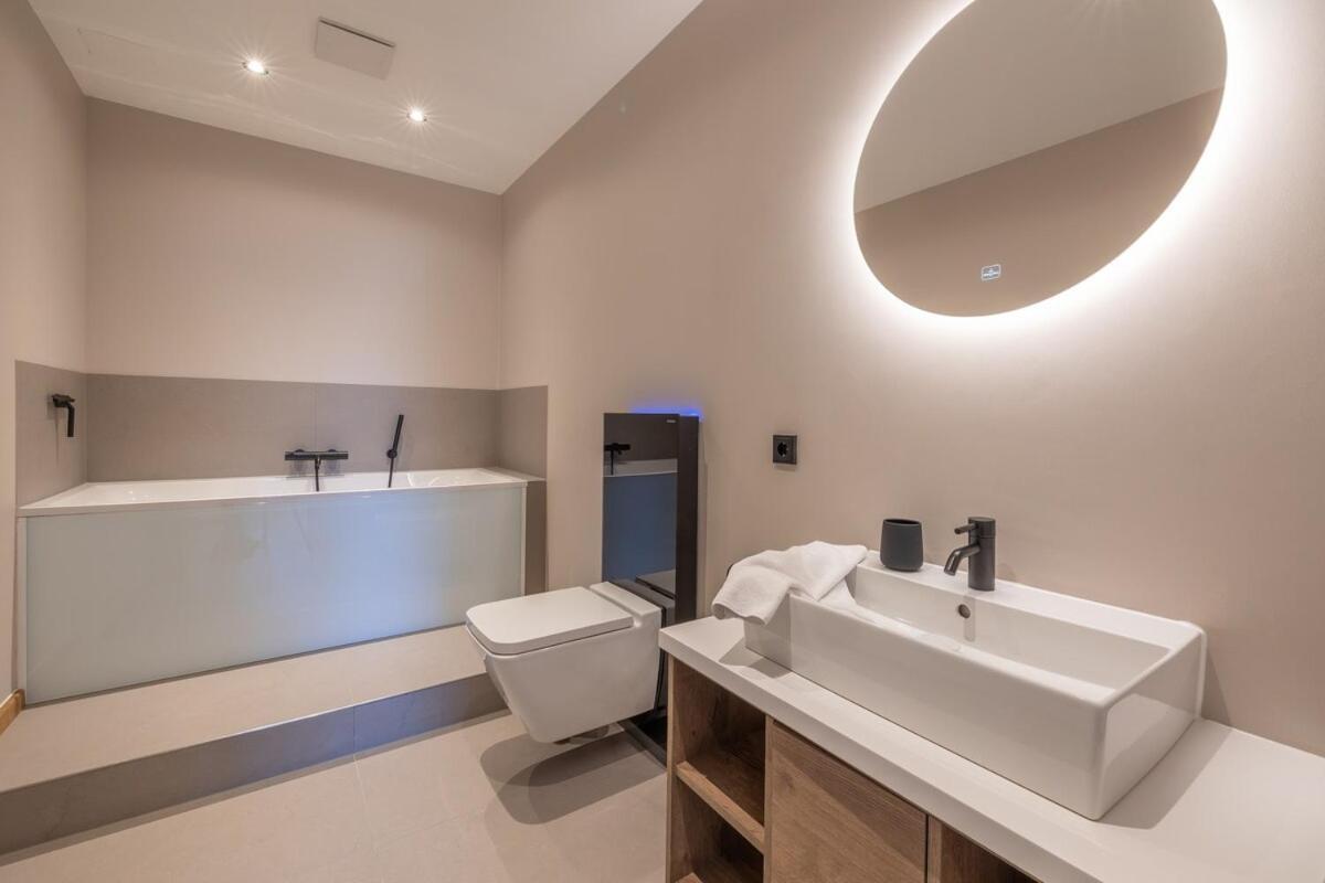 גלווה Luxus Meerblick Strand & Sauna & Garten & Heimkino מראה חיצוני תמונה