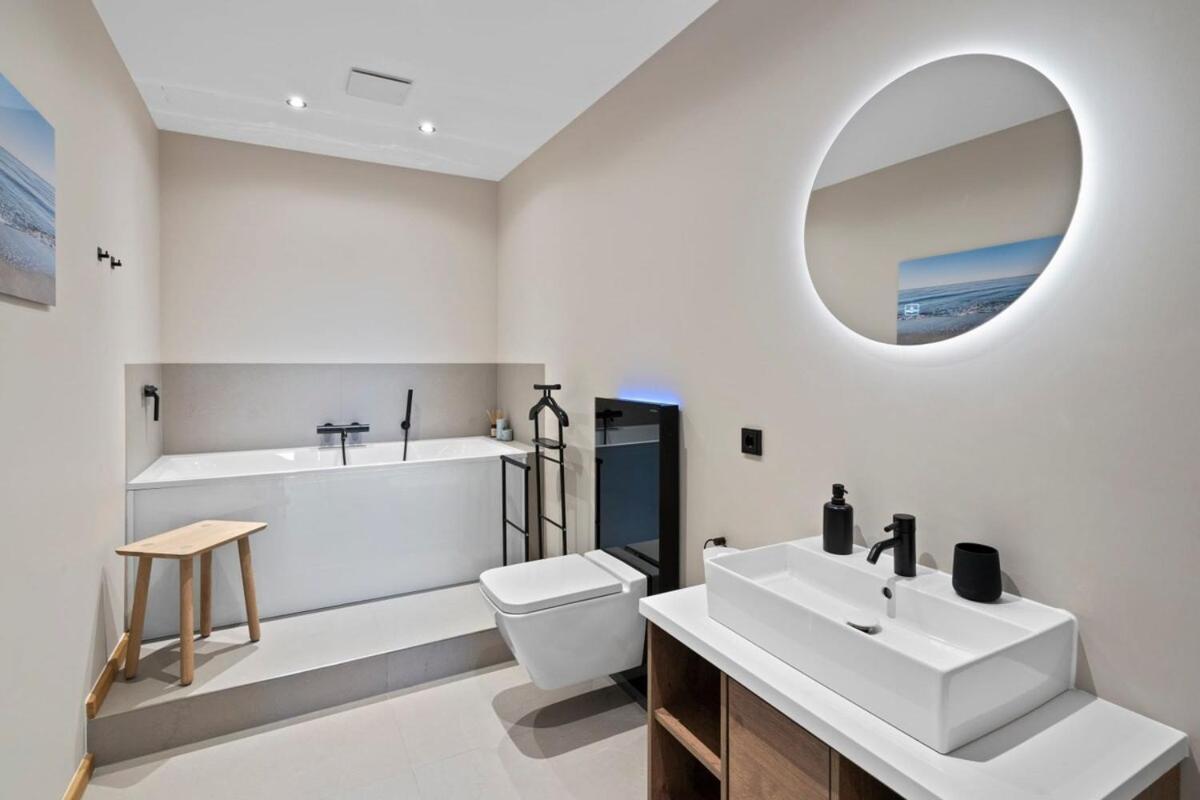 גלווה Luxus Meerblick Strand & Sauna & Garten & Heimkino מראה חיצוני תמונה